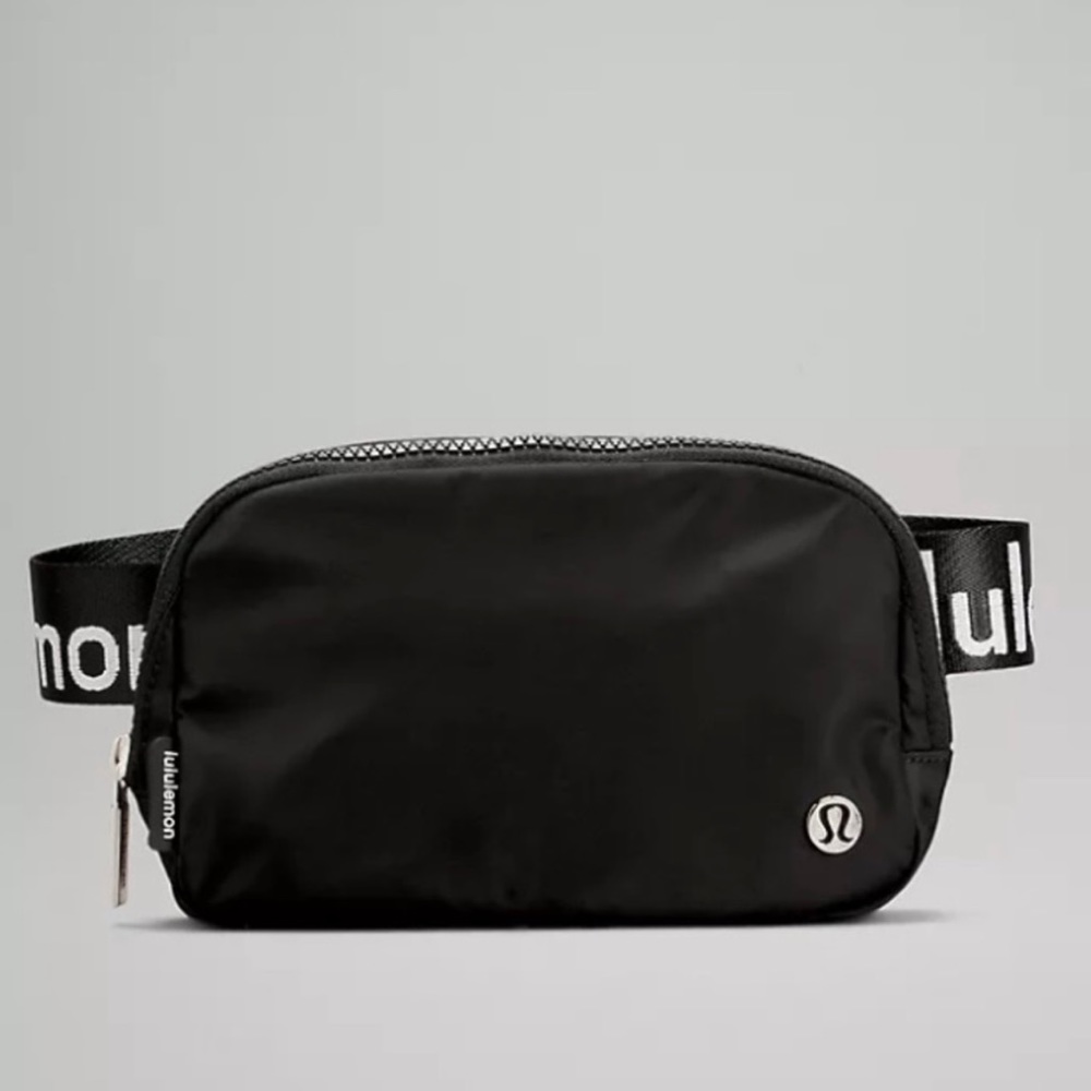Lululemon black belt bag w/ logo